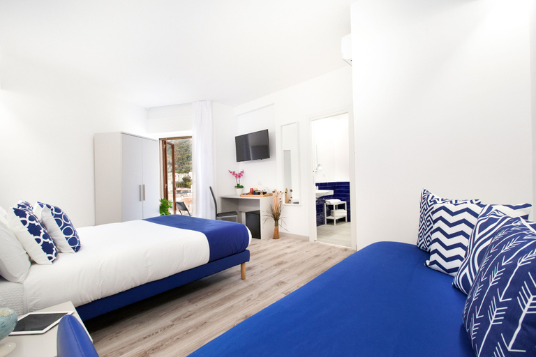 Bedroom 5, Sirocco Suites, Napoli