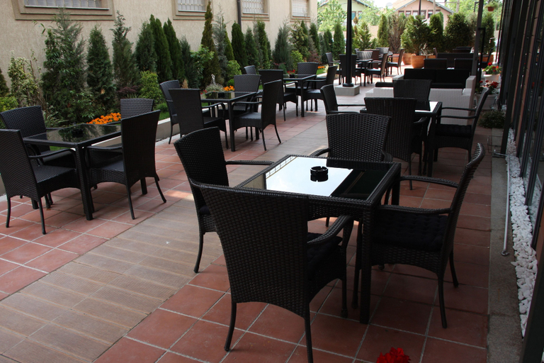 Food & Drinks 4, Nartel Hotel, Priština