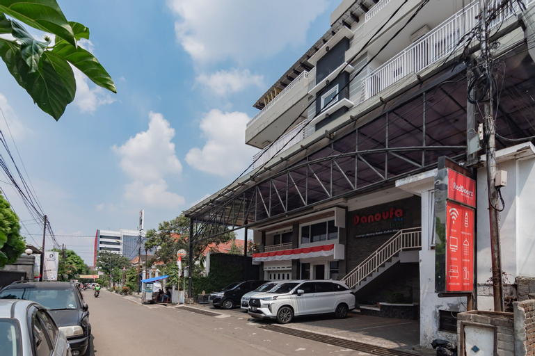 Exterior & Views 2, RedDoorz near Gedung Sate 2, Bandung