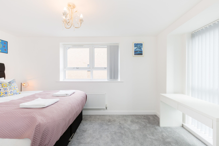 Bedroom 3, Sherlock Modern Home by Svelte Living, Birmingham