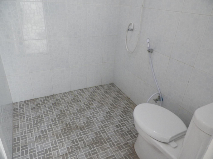 Bathroom 4, Just Inn Semarang, Semarang