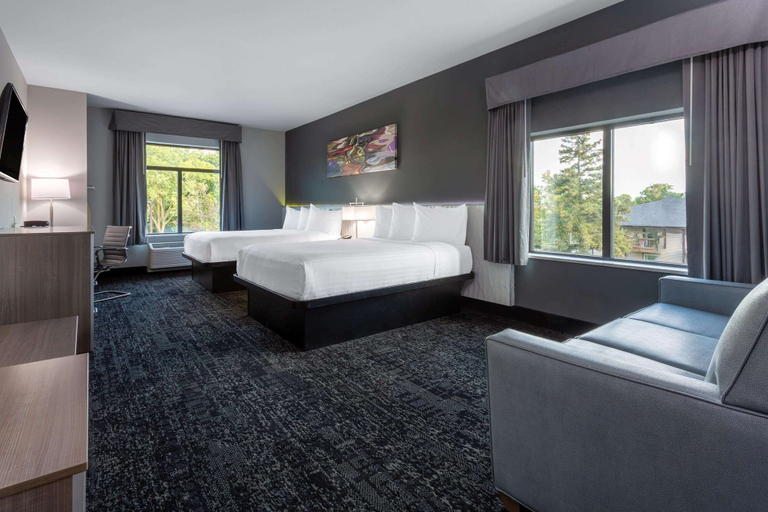 Bedroom 3, Baymont Inn & Suites by Wyndham Madison, Dane