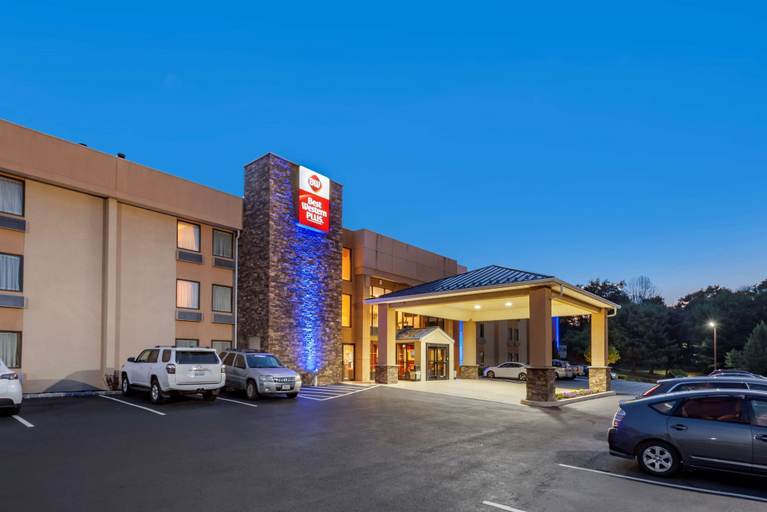 Exterior & Views 2, Best Western Plus Poconos Hotel, Monroe