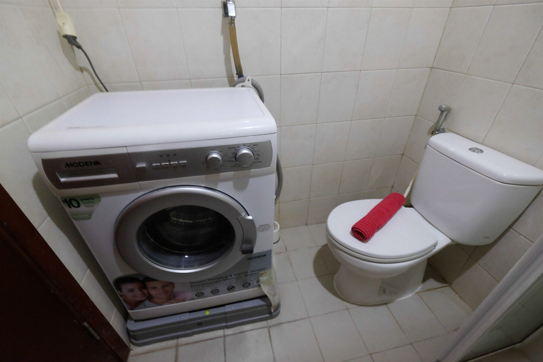 Bathroom 3, Strategic 2BR Apartment @ Thamrin Residence, Central Jakarta