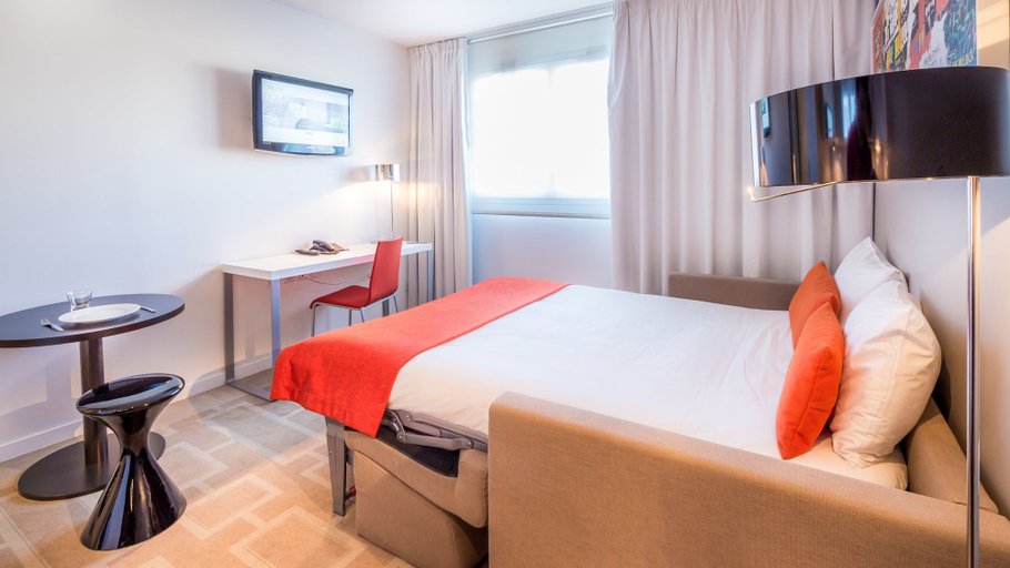 Bedroom 4, Aparthotel Adagio Marseille Timone, Bouches-du-Rhône