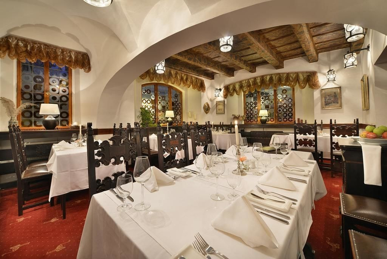 Food & Drinks 5, Hotel U Tri Pstrosu, Praha 1