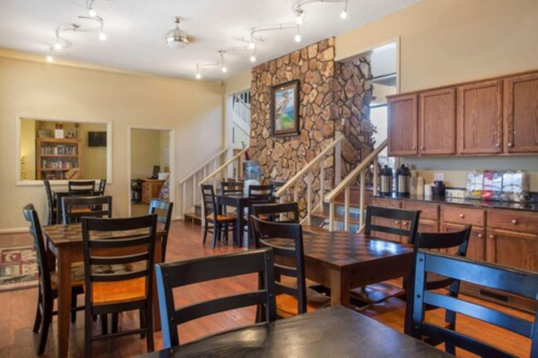 Food & Drinks 5, Bluegreen Vacations Blue Ridge Village, an Ascend Collection Resort, Avery