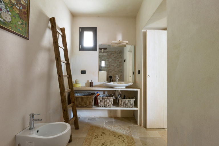 Bathroom 4, Villa Joy, Brindisi