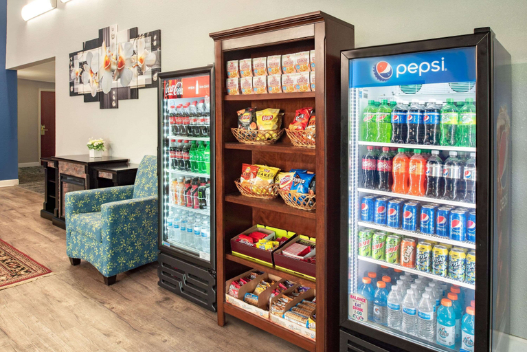 Food & Drinks 5, Baymont Toledo Airport Hotel Swanton, Lucas