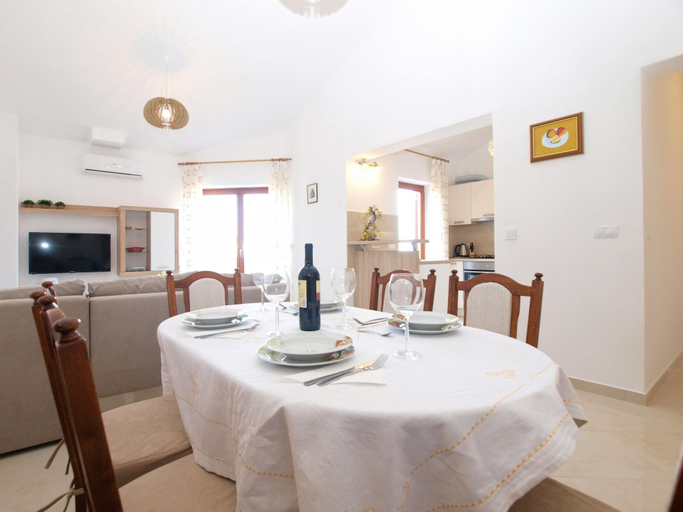 Others 4, Apartment 1611, Pula