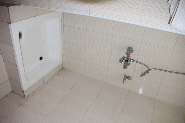 Bathroom 3, Hotel Top Five, Kampala