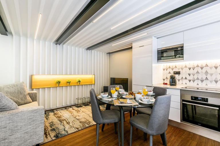 Food & Drinks 5, LxWay Apartments Cardal Luxury, Lisbon