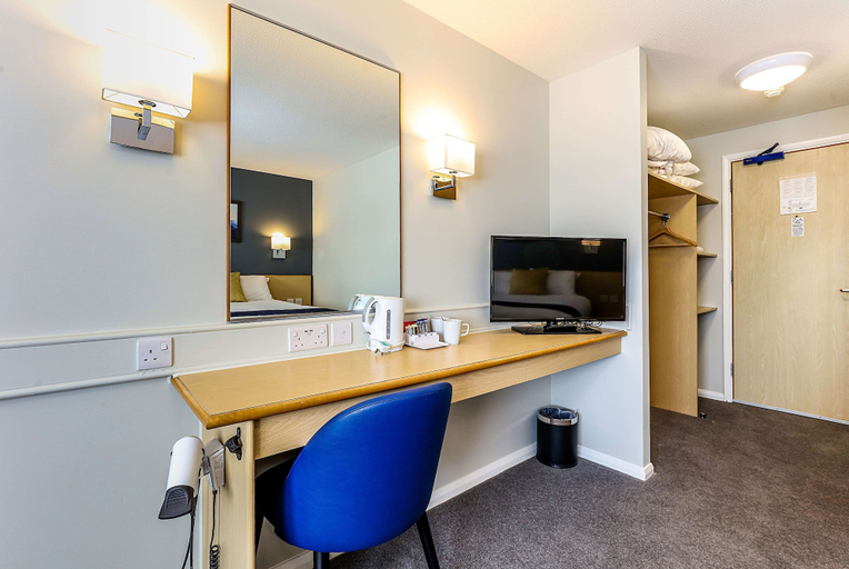 Others 5, Days Inn by Wyndham Fleet M3, Hampshire