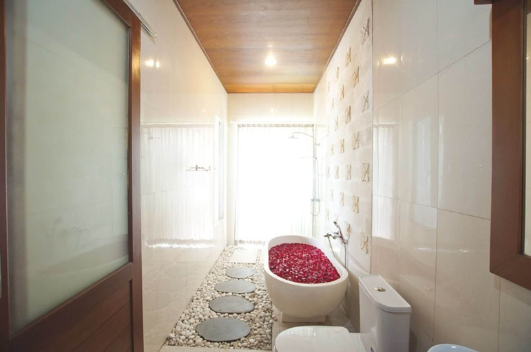 Bathroom 5, Villa Bougainville, Badung