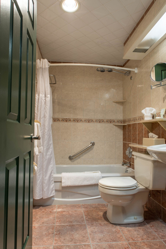 Bathroom 4, Best Western Fireside Inn, Frontenac