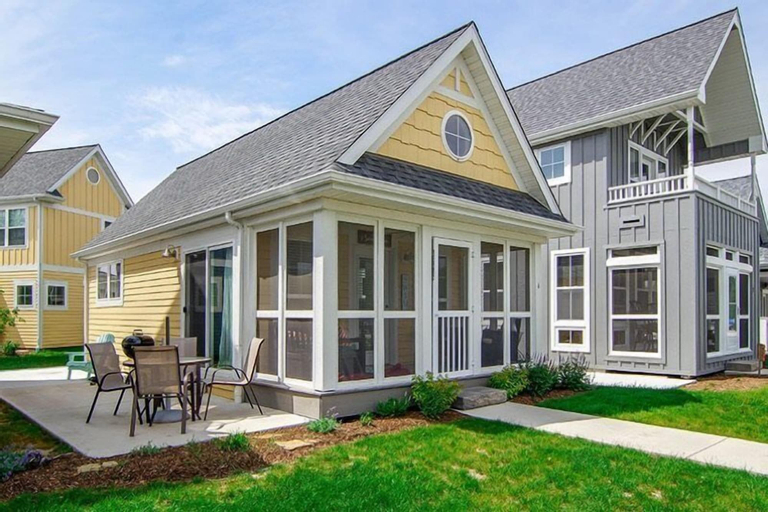 Exterior & Views