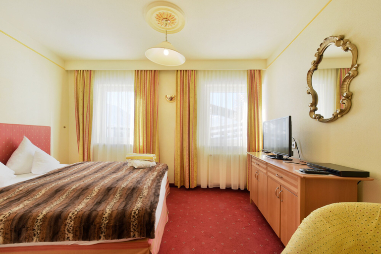 Bedroom 3, Mountains Hotel, Innsbruck Land