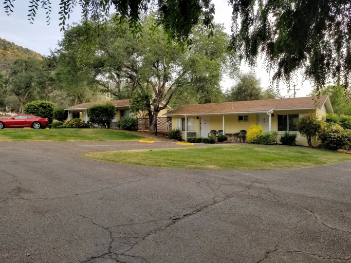 Exterior & Views 2, Lazy J Ranch Motel, Tulare
