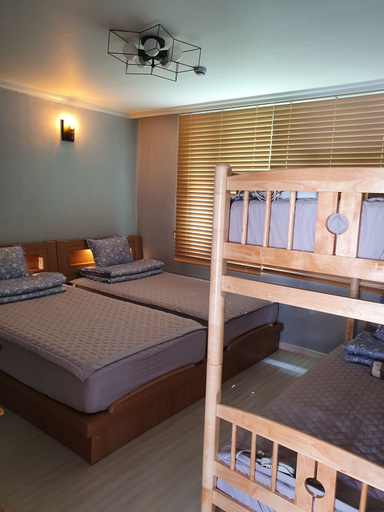 Bedroom 2, Mokpo Magiclamp Guesthouse, Muan