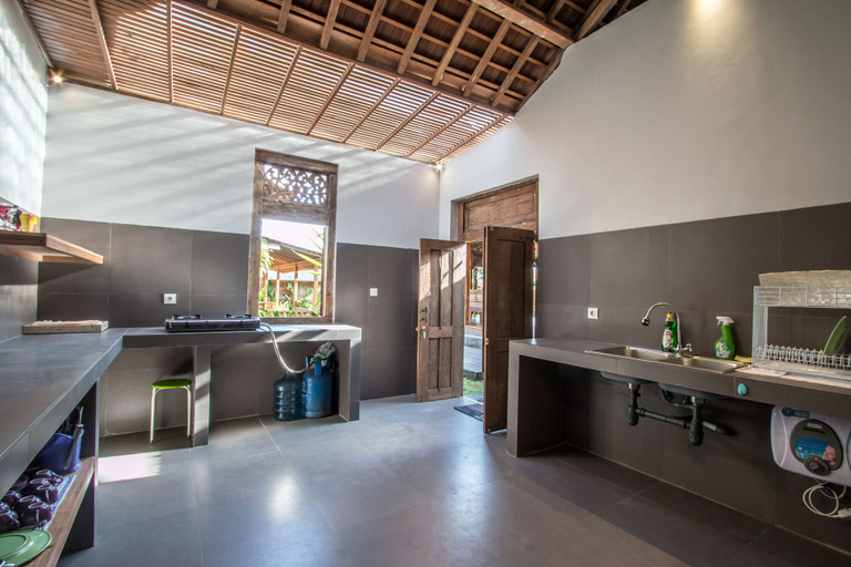 Food & Drinks 5, Villa Sylvia, Badung