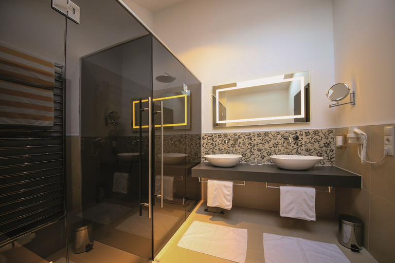 Bathroom 5, Mountains Hotel, Innsbruck Land