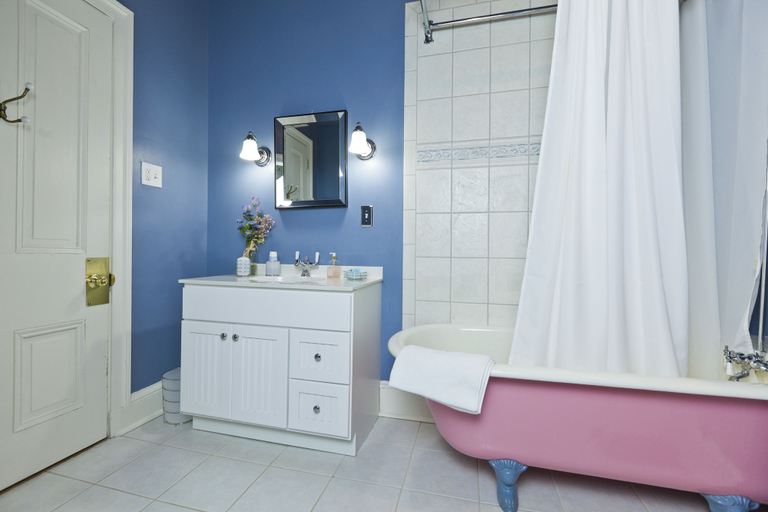Bathroom 4, The Lily Inn, Burlington