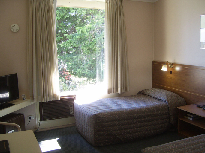 Bedroom 2, Garden Motor Inn, Gundagai
