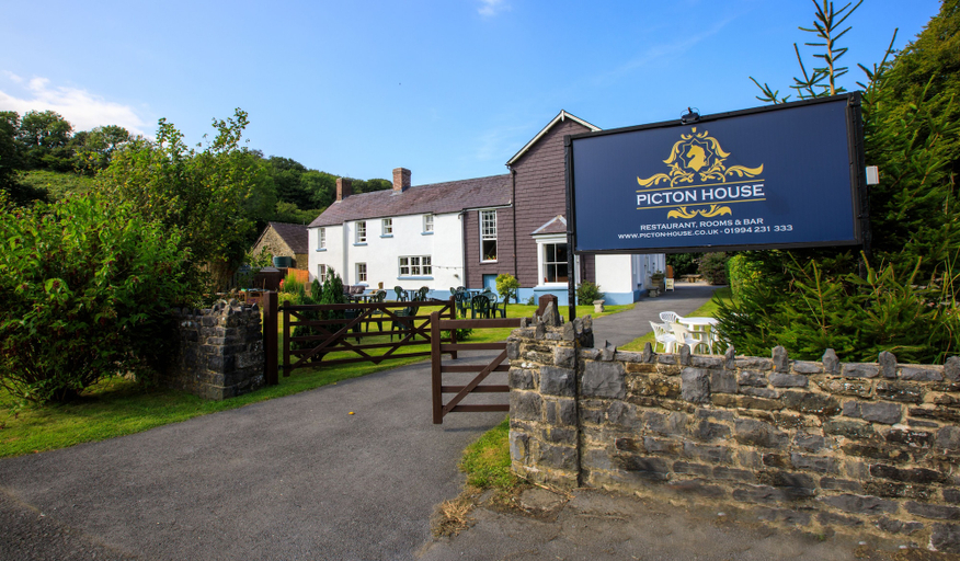 Exterior & Views 2, Picton House Hotel, Carmarthenshire