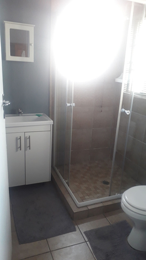 Bathroom 3, Lallapanzi Country Stay, Gert Sibande