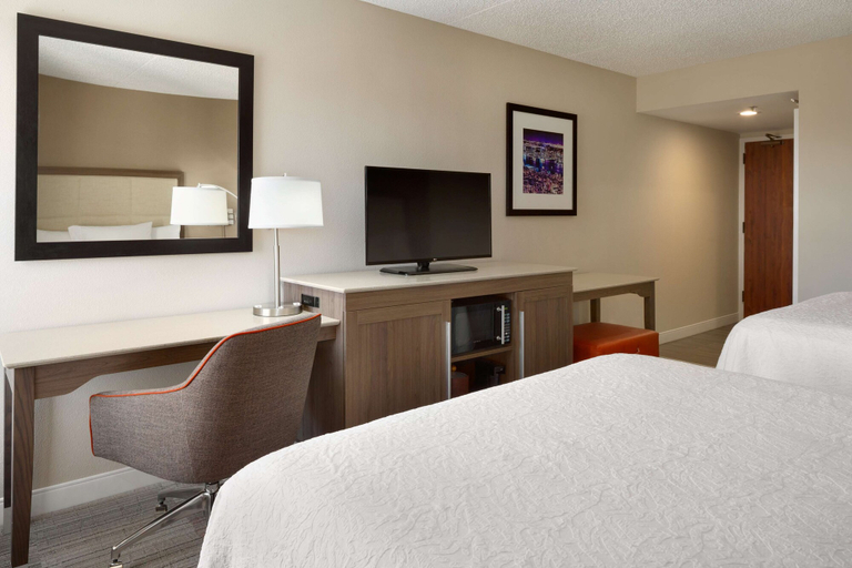 Bedroom 4, Hampton Inn Philadelphia Mt. Laurel, Burlington