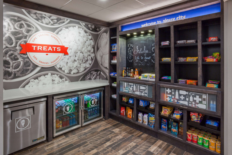 Food & Drinks 5, Hampton Inn & Suites Sioux City South, Woodbury