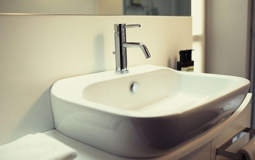 Bathroom 5, Palazzo Scanderbeg, Rome