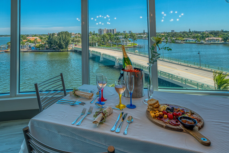 Food & Drinks 5, FUSION Resort Waterfront Suites, Pinellas