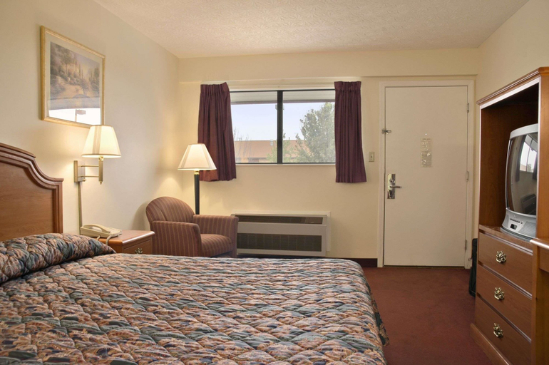 Bedroom 3, Days Inn by Wyndham Plainfield, Hendricks