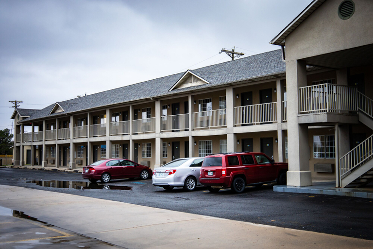 Exterior & Views 2, Days Inn by Wyndham Wagoner, Wagoner