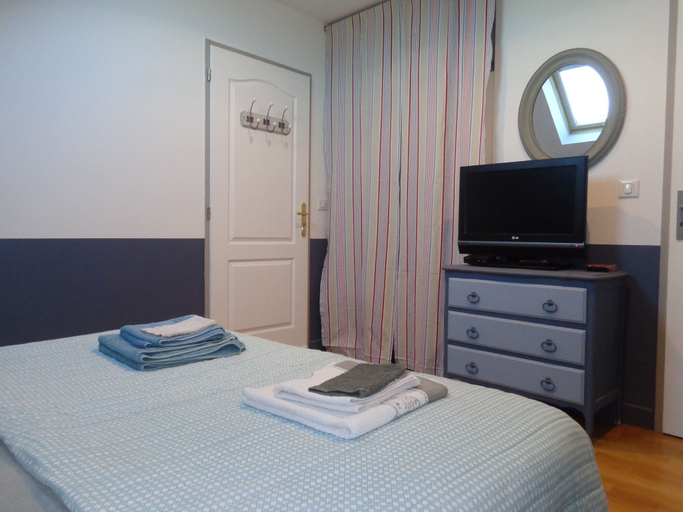 Bedroom 4, Chambres d'Hotes du Guillot, Cher
