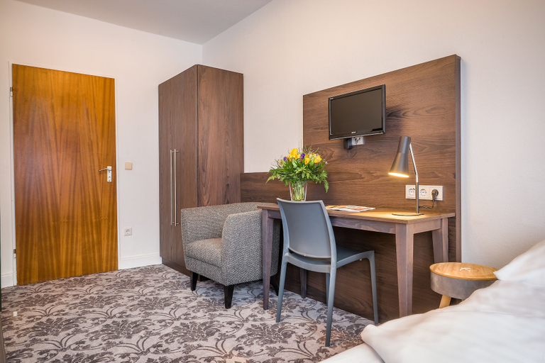 Bedroom 4, Signature Hotel Astoria Hamburg, Hamburg