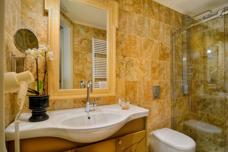 Bathroom 4, Hotel Antique, Epirus
