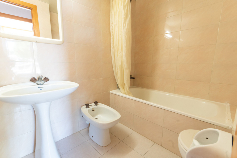 Bathroom 4, Catalonia Gardens, Tarragona