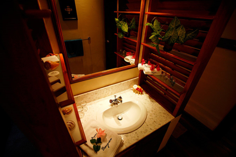 Bathroom 4, Bayview The Beach Resort, Thandwe