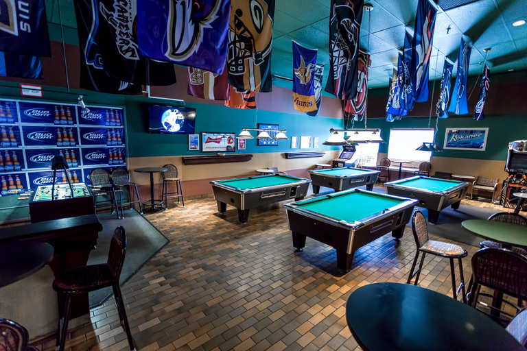 Food & Drinks 5, Hotel Blackfoot, Division No. 6