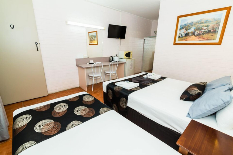 Bedroom 3, Gladstone Motel, Gladstone