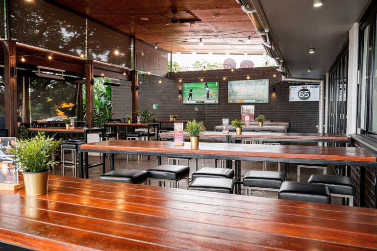 Food & Drinks 5, Browns Plains Hotel, Browns Plains