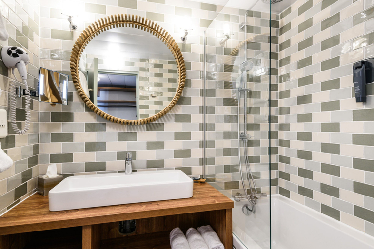 Bathroom 4, Baya Hotel, Landes