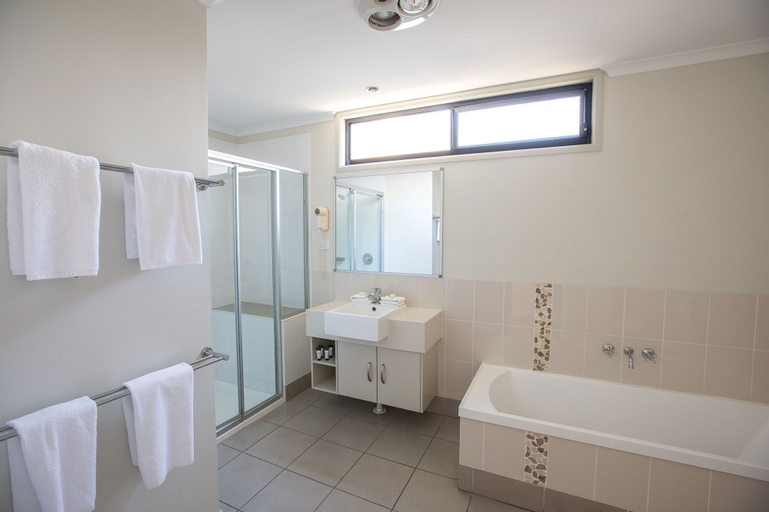 Bedroom 4, Main Beach Tourist Park, Gold Coast