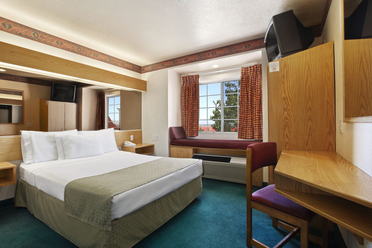 Bedroom 3, Microtel Inn & Suites by Wyndham Albuquerque West, Bernalillo