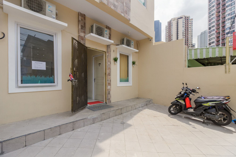 Exterior & Views 2, RedDoorz Plus near Taman Rasuna Menteng, Jakarta Selatan