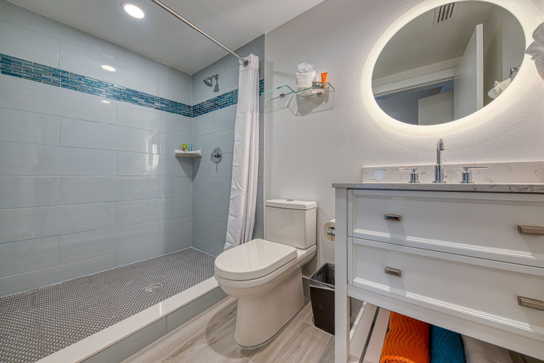 Bathroom 3, FUSION Resort Waterfront Suites, Pinellas