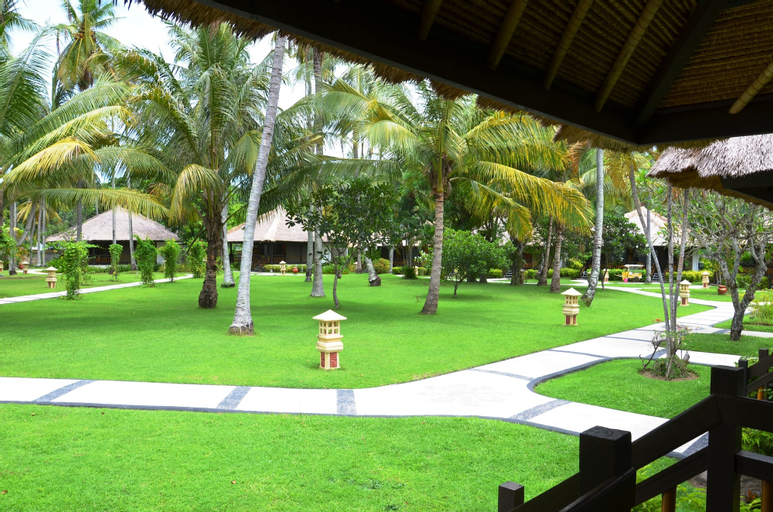 Exterior & Views 8