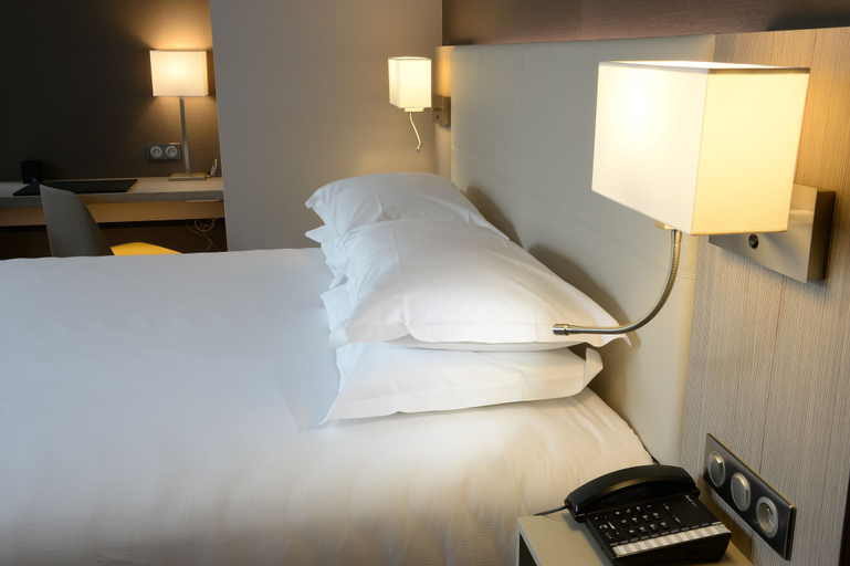 Bedroom 3, AC Hotel by Marriott Marseille Prado Velodrome, Bouches-du-Rhône